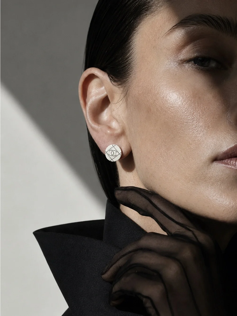 ✨ CHANEL A19P White Black Quilted CC Logo Round Stud Earrings ✨